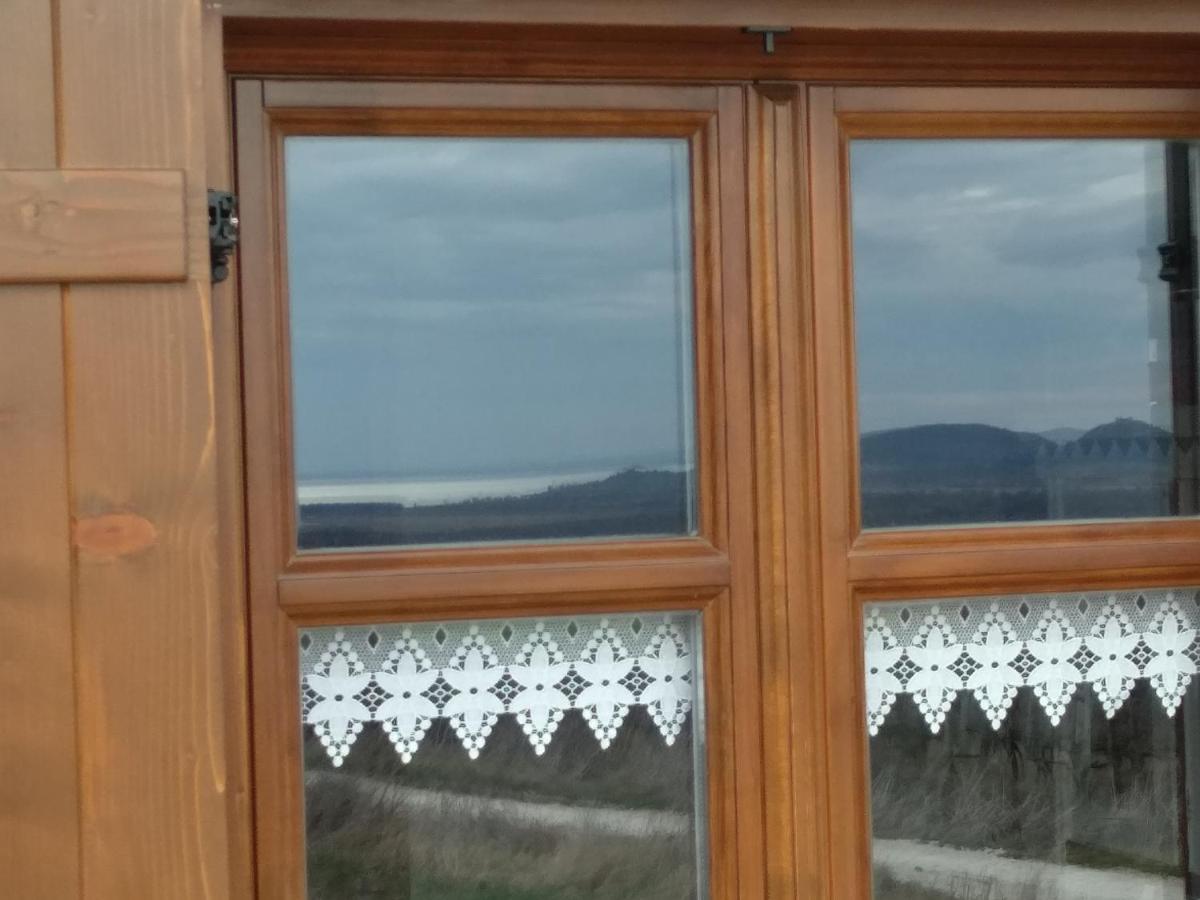Casa Beata Villa Lesencetomaj Bagian luar foto