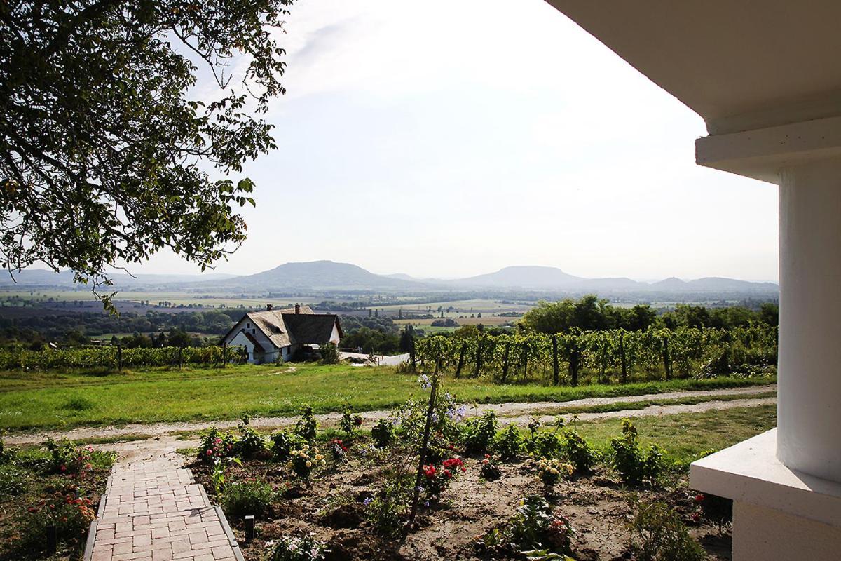 Casa Beata Villa Lesencetomaj Bagian luar foto