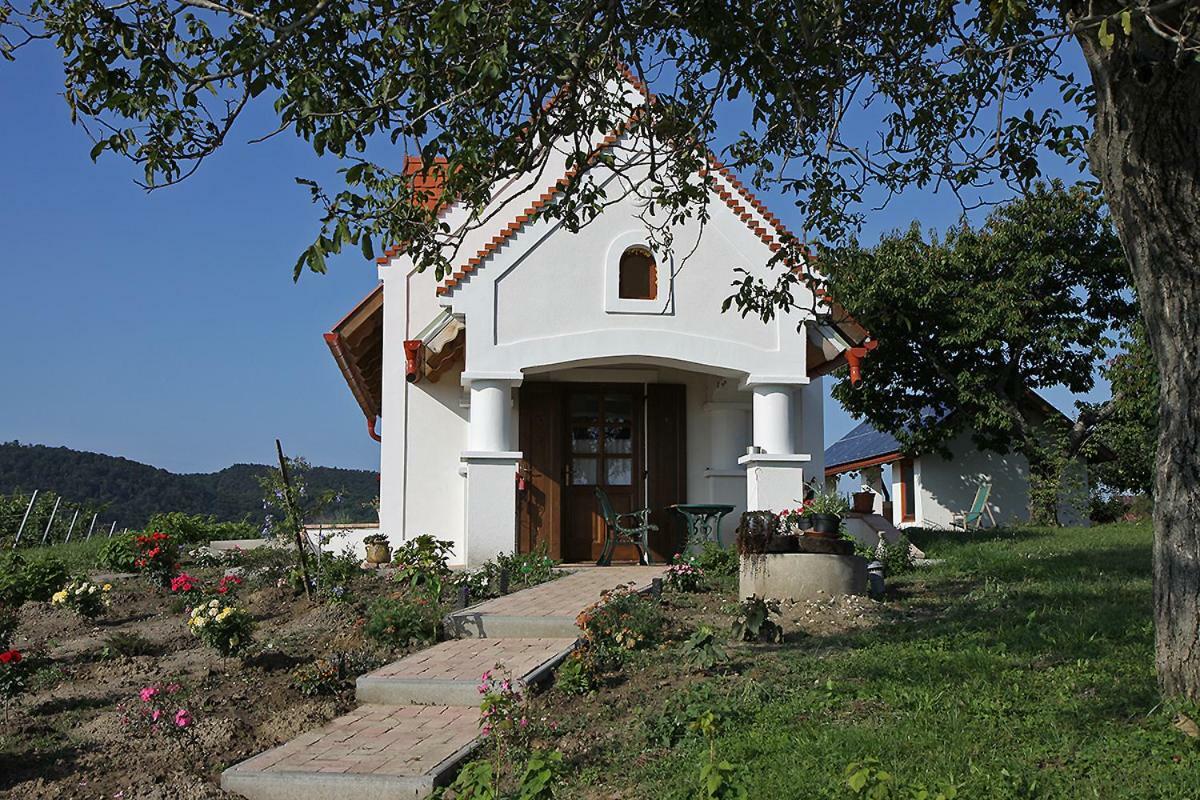 Casa Beata Villa Lesencetomaj Bagian luar foto